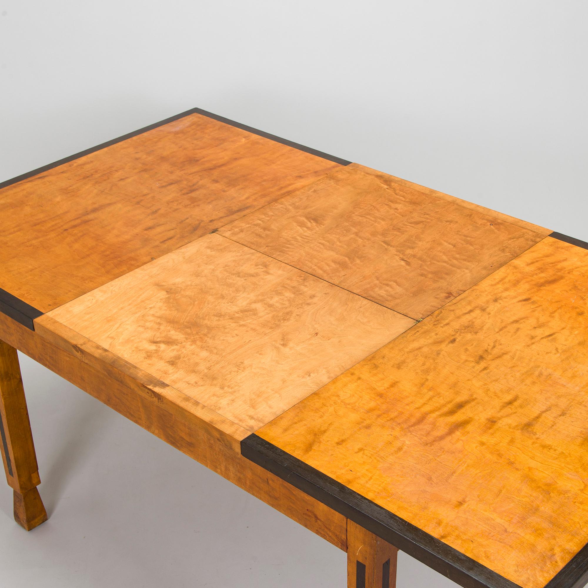 A 1920s/30s century dining table and set of 6 + 2 chairs.