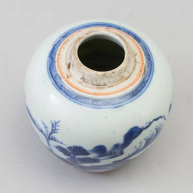 A blue and white miniture jar, Qing dynasty, 18th Century.