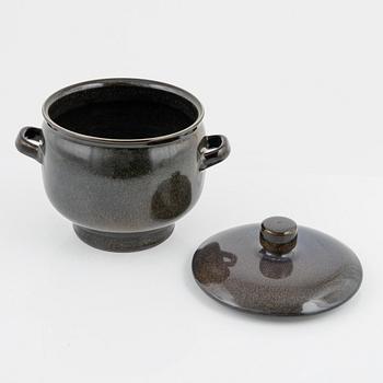 Carl-Harry Stålhane, a stoneware bowl with cover, Rörstrand, dated -66.