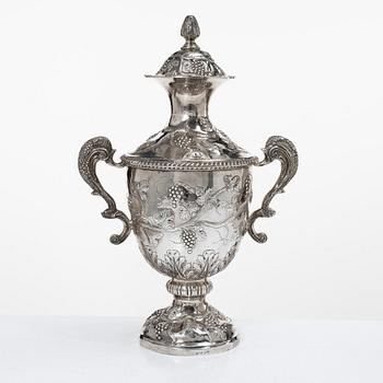 Lale Silverware & Co Ltd, a sterling silver wine cooler/lidded urn, Istanbul, Turkey 20th century.