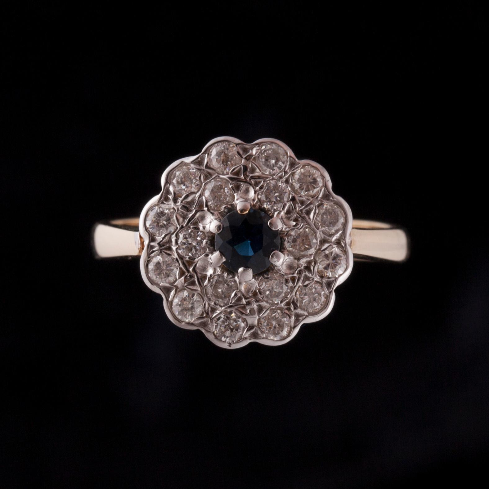 RING, 14K guld, briljantslipade diamanter, safir. Vikt ca 5,4 g.