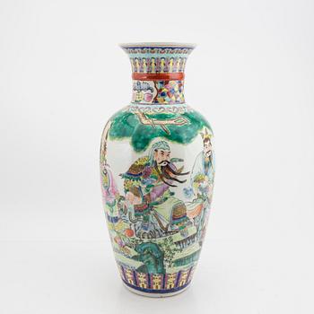 A Chinese porcelain vase 20th century.