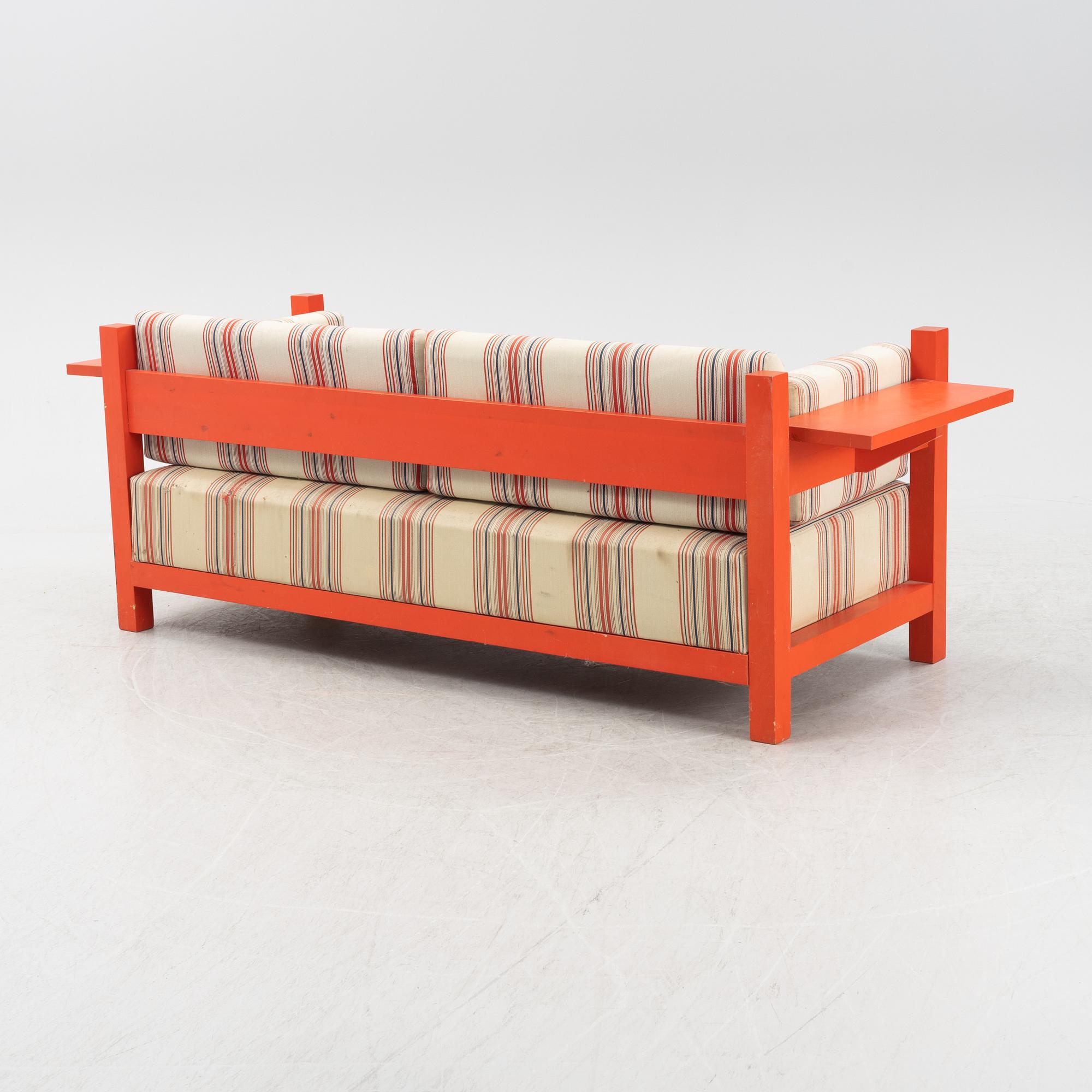 John Kandell , soffa, "Victory", Källemo, 1900-talets andra hälft.