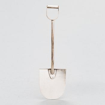 Pekka Piekäinen, Sockerspade, sterlingsilver. Platinoro, Åbo 2008.