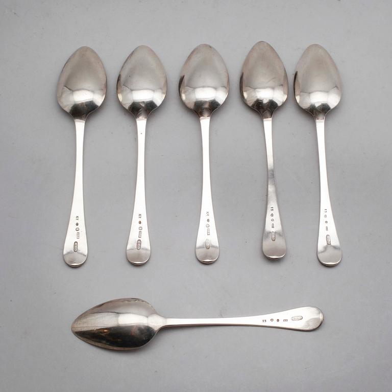 DESSERTSKEDAR, 6 st (3+3), silver, Johan Fredrik Björnstedt, 1817 samt Adolf Zethelius 1813. Vikt ca 230 gram.