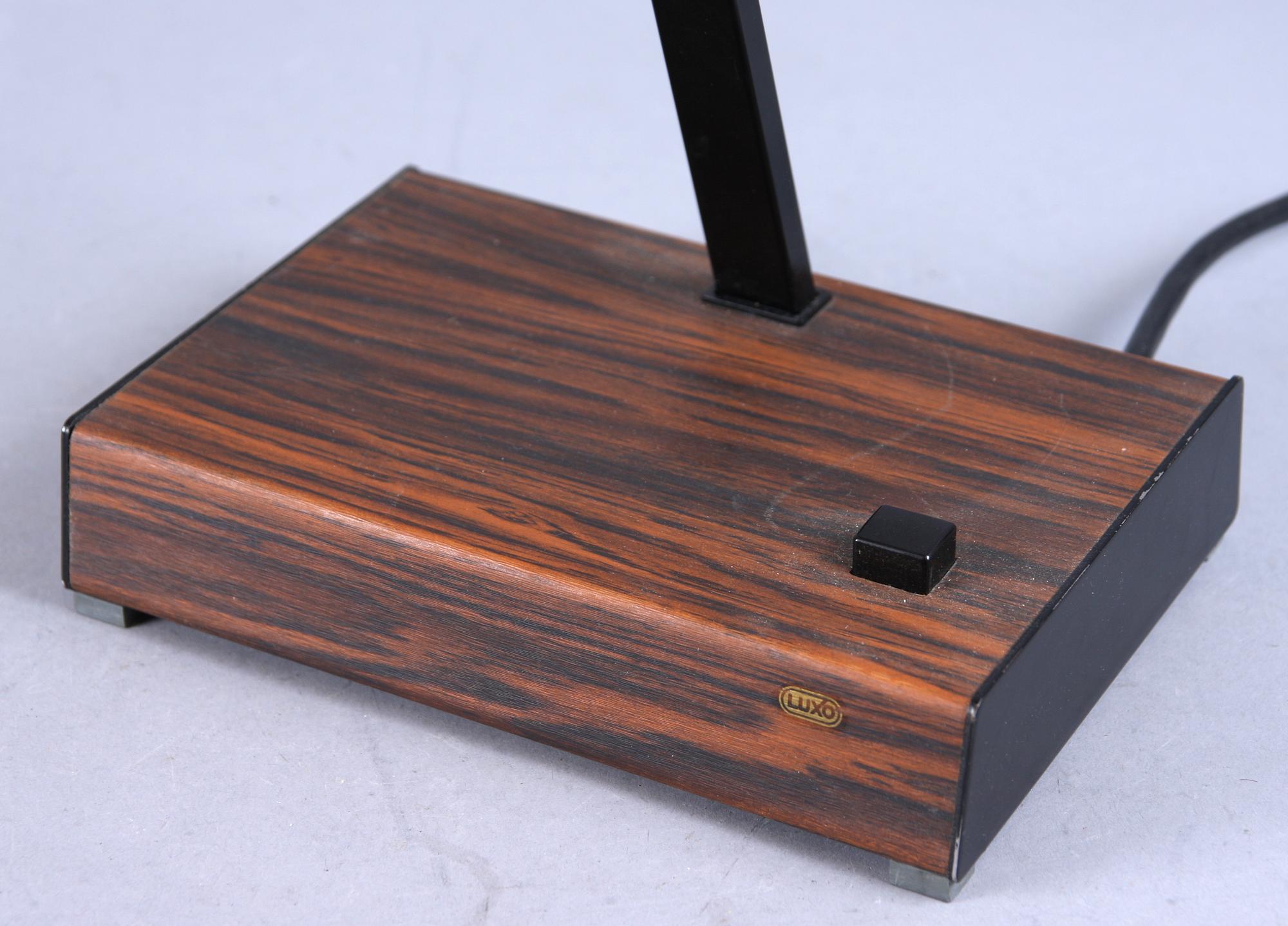 SKRIVBORDSLAMPA, etikettmärkt Luxo. 1900-talets mitt.