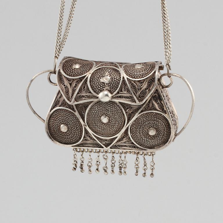 VÄSKA, silver och vitmetall, 1900-talets första hälft.