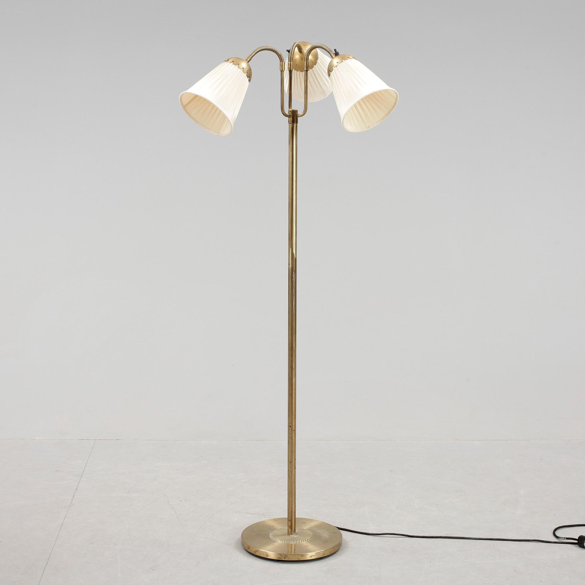 GOLVLAMPA, omkring 1900-talets mitt.
