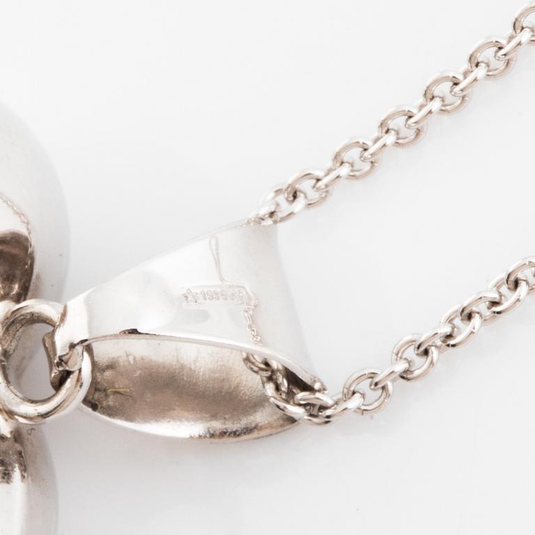 White gold heart necklace.