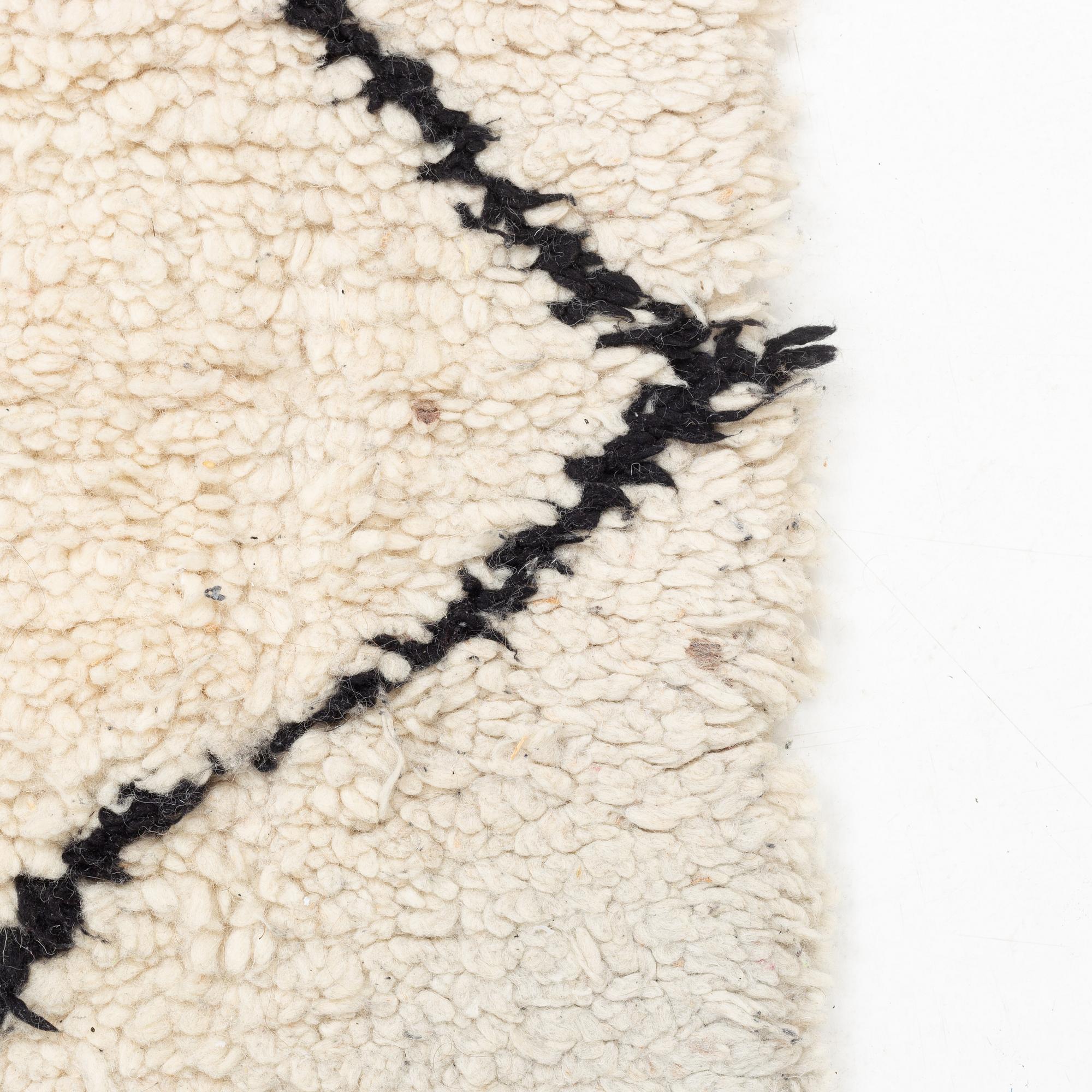 A carpet, Morocco, Beni Ourain, ca 275 x 159 cm.