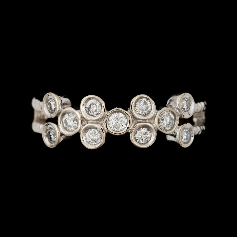 RING, 14k vitguld med briljantslipade diamanter tot ca0,55ct. 2000-tal. Vikt 3,7g.