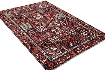 A Bakhtiari carpet, c. 308 x 205 cm.