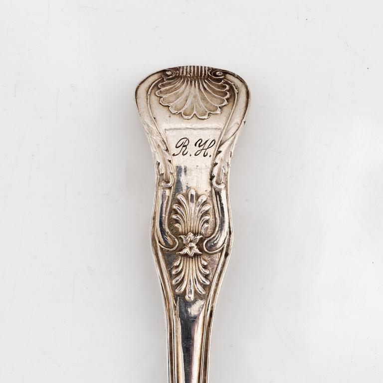 Parti silver, skedar och ströskedar, olika modeller, 18 delar, bl.a. MGAB, Uppsala, 1945.