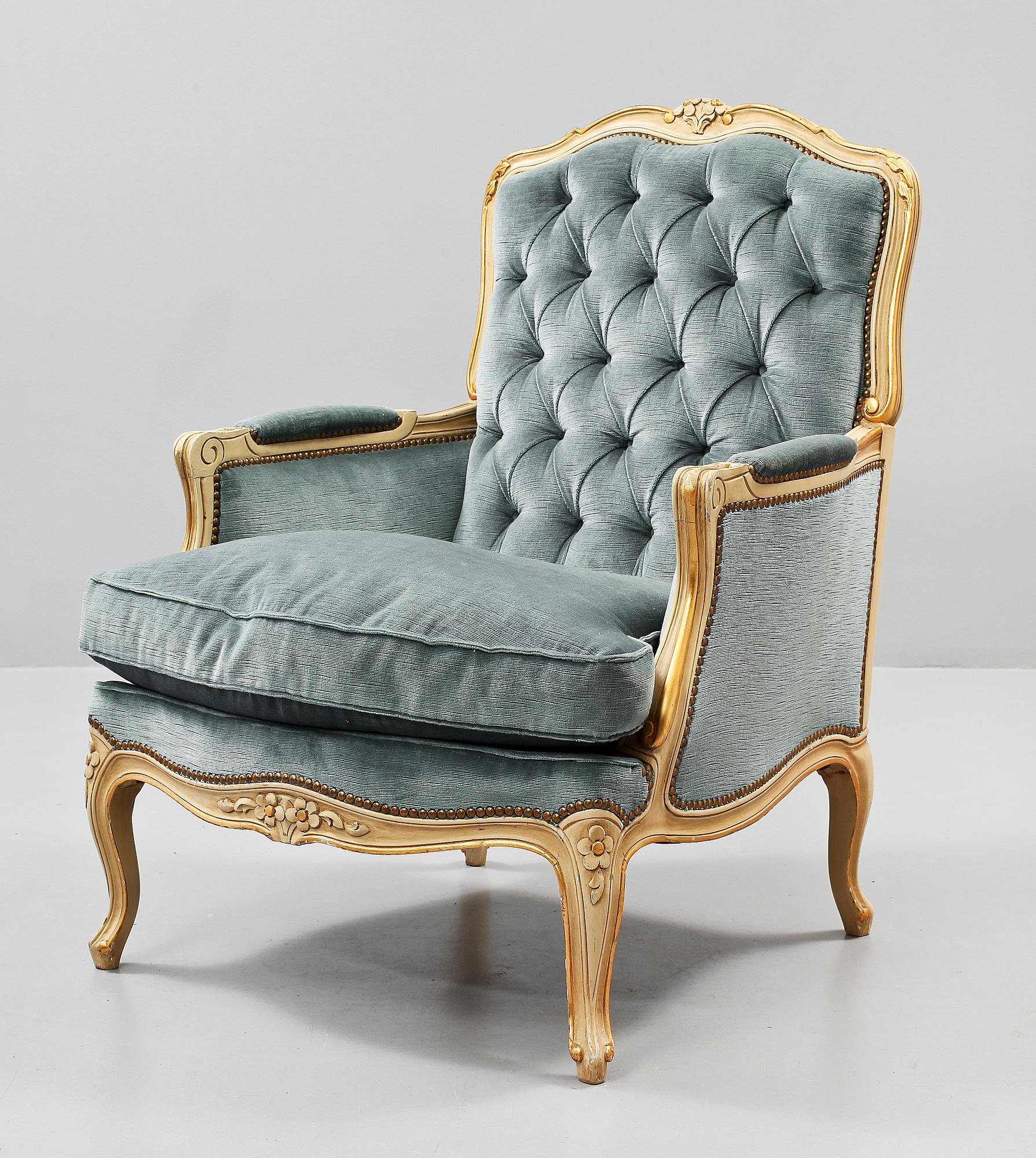 SOFFA samt FÅTÖLJ, rokokostil, 1900-talets andra hälft.