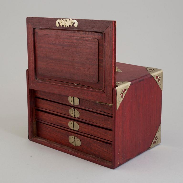 SKRIN med MAHJONG pjäser. Kina, 1900-tal.