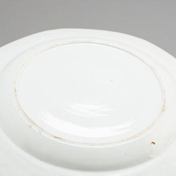TALLRIKAR, 11 stycken, kompaniporslin. Qingdynastin, Qianlong (1736-95).