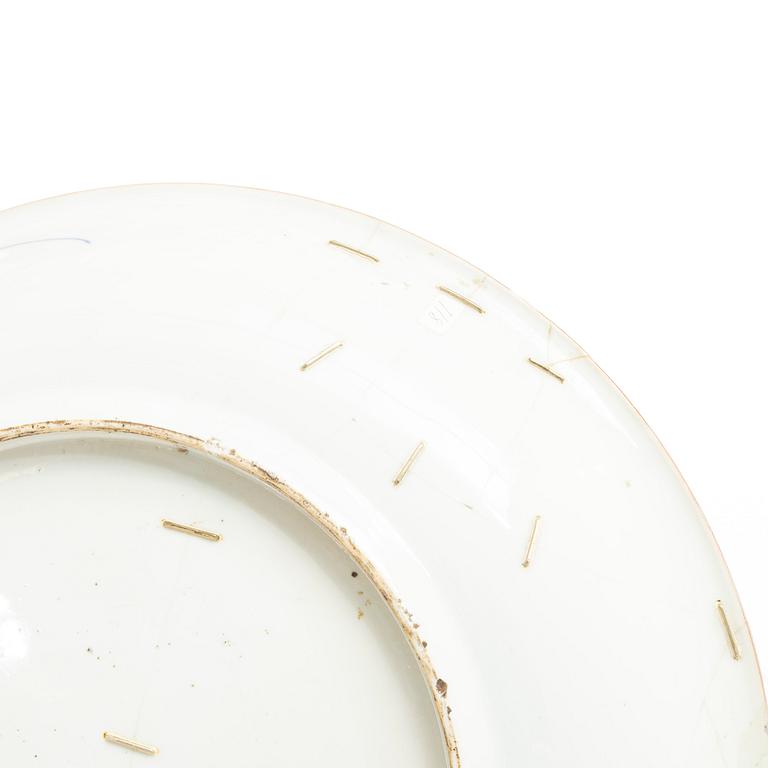 A group of three large Chinese blue and white porcelain dishes, Qing dynasty, Kangxi (1662-1722).