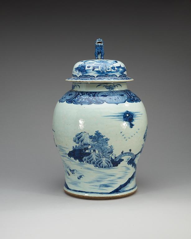 A large blue and white jar with cover, Qing dynasty, Jiaqing (1796-1820).
