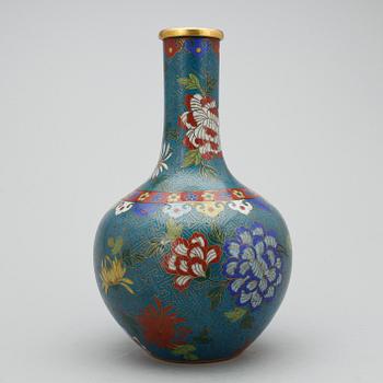 VAS, cloisonne, Kina 1900-tal.