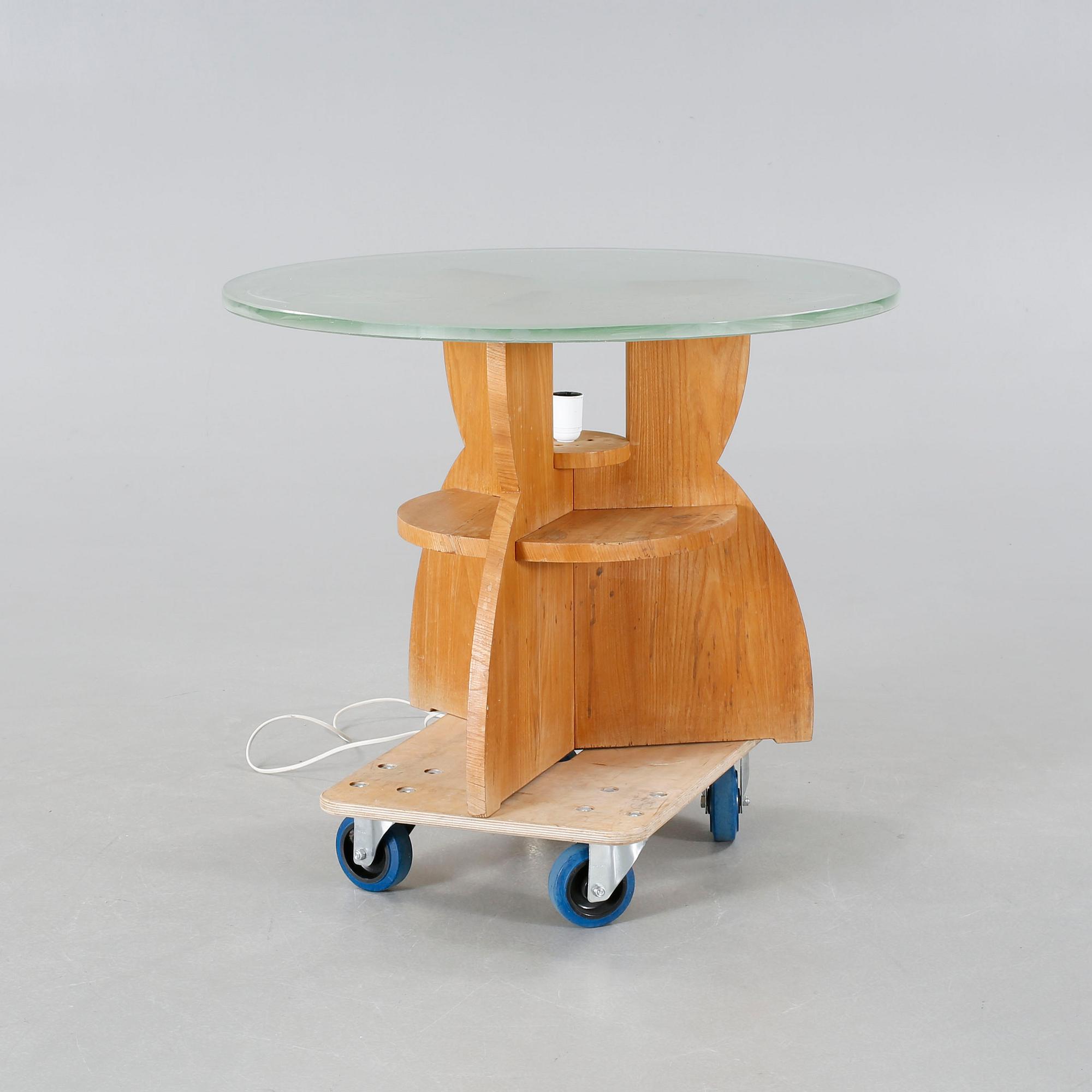 A 1940s table.