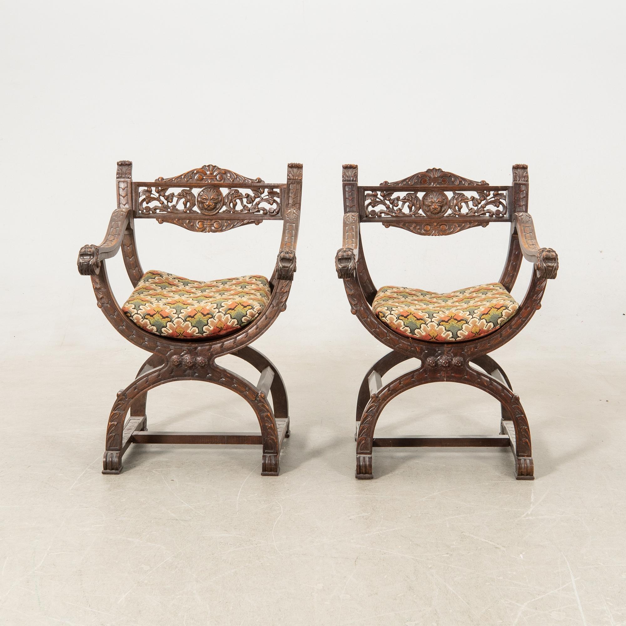 Armchairs, a pair, Renaissance style, first half of the 20th century.