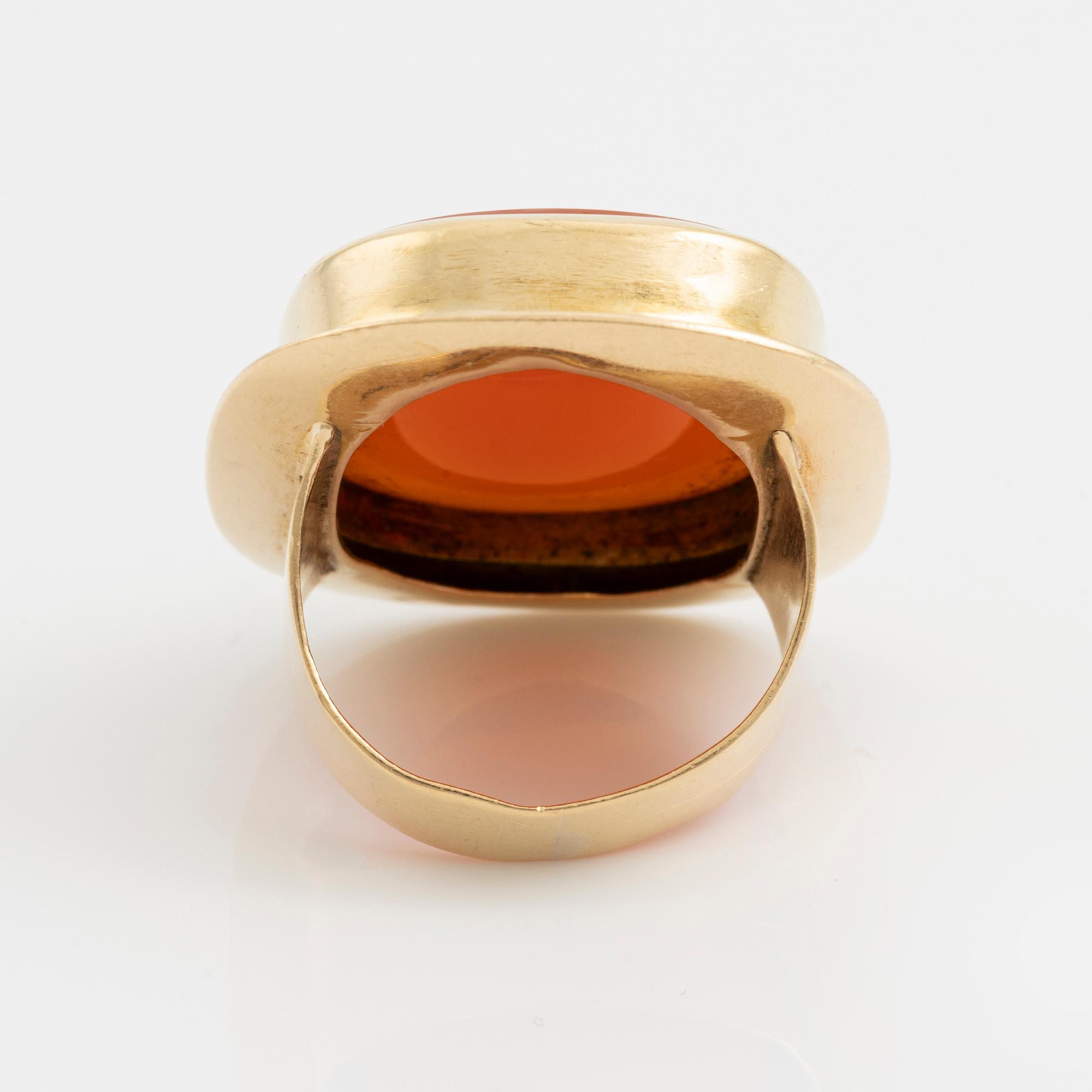 An 18K gold and carnelian ring.