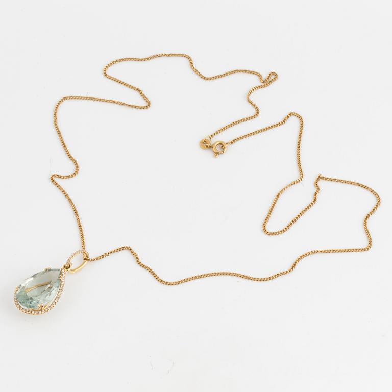 PENDANT, 18K gold with a pear-shaped aquamarine and diamonds.