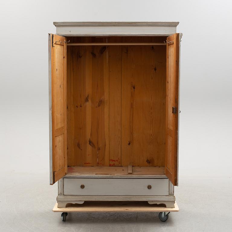 A painted wardrobe from around year 1900.