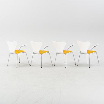 Arne Jacobsen, karmstolar, 4 st, "Sjuan", Fritz Hansen, Danmark, daterade 2001.