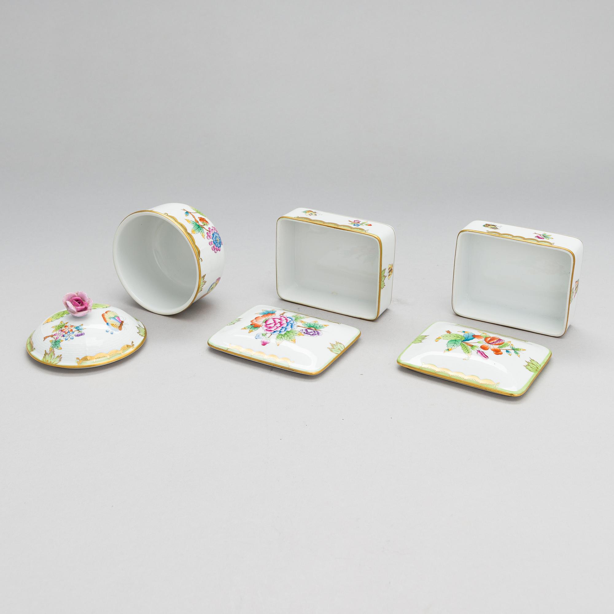 A Herend Queen Victoria VBO porcelain coffee set and two trinket boxes, totally 19 pieces, Hungary.