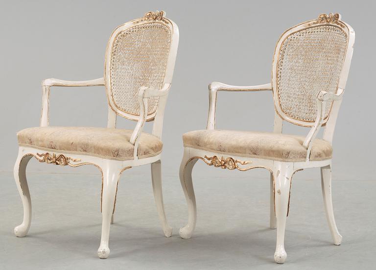 KARMSTOLAR, ett par, gustaviansk stil, sent 1800-tal.