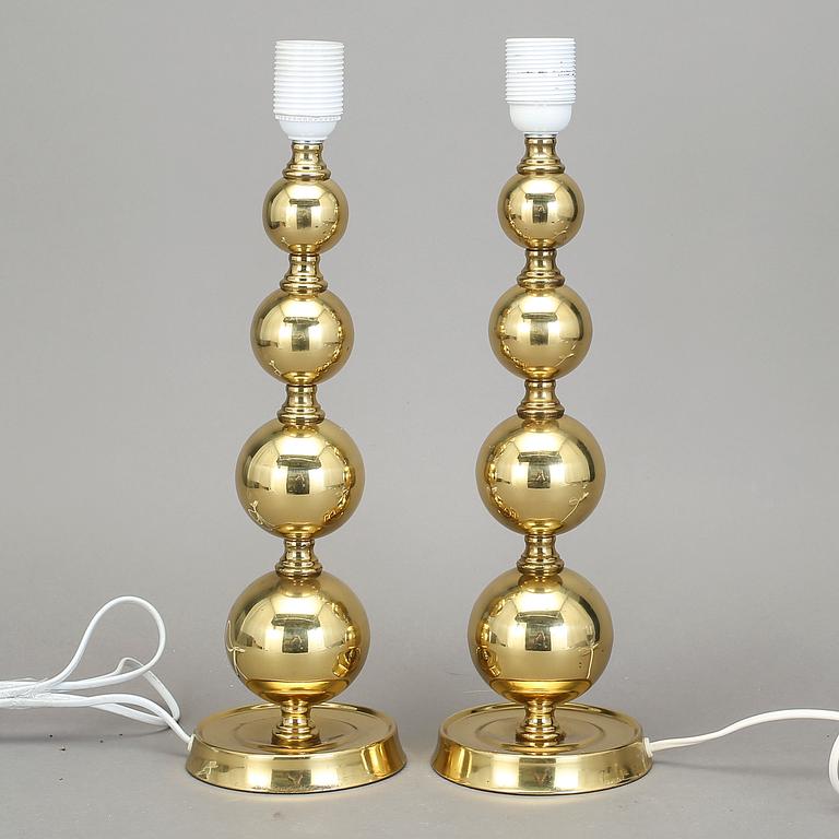 BORDSLAMPOR, ett par. Mässing, 1900-talets andra hälft.