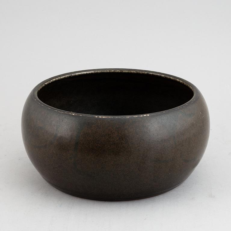 Carl Harry Stålhane, a large stoneware bowl for Rörstrand, signed and dated 1961.