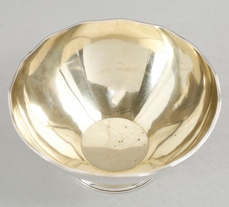 SKÅL, silver, MGAB, 1951. Vikt ca 247 gram.