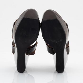 Marni, A pair of patent leather platform sandals, size 36.