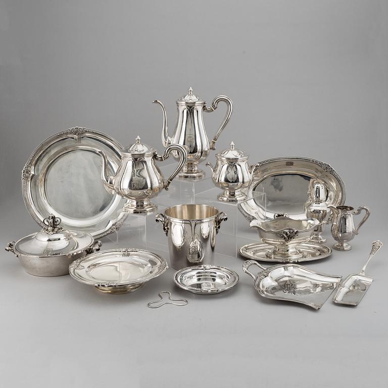 A French 20th century silver 950/1000 service, marked EC, Paris.