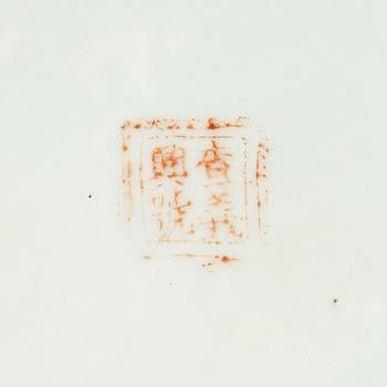 Vaser/Perukstockar, 2 st, porslin, Kina, 1900-tal.