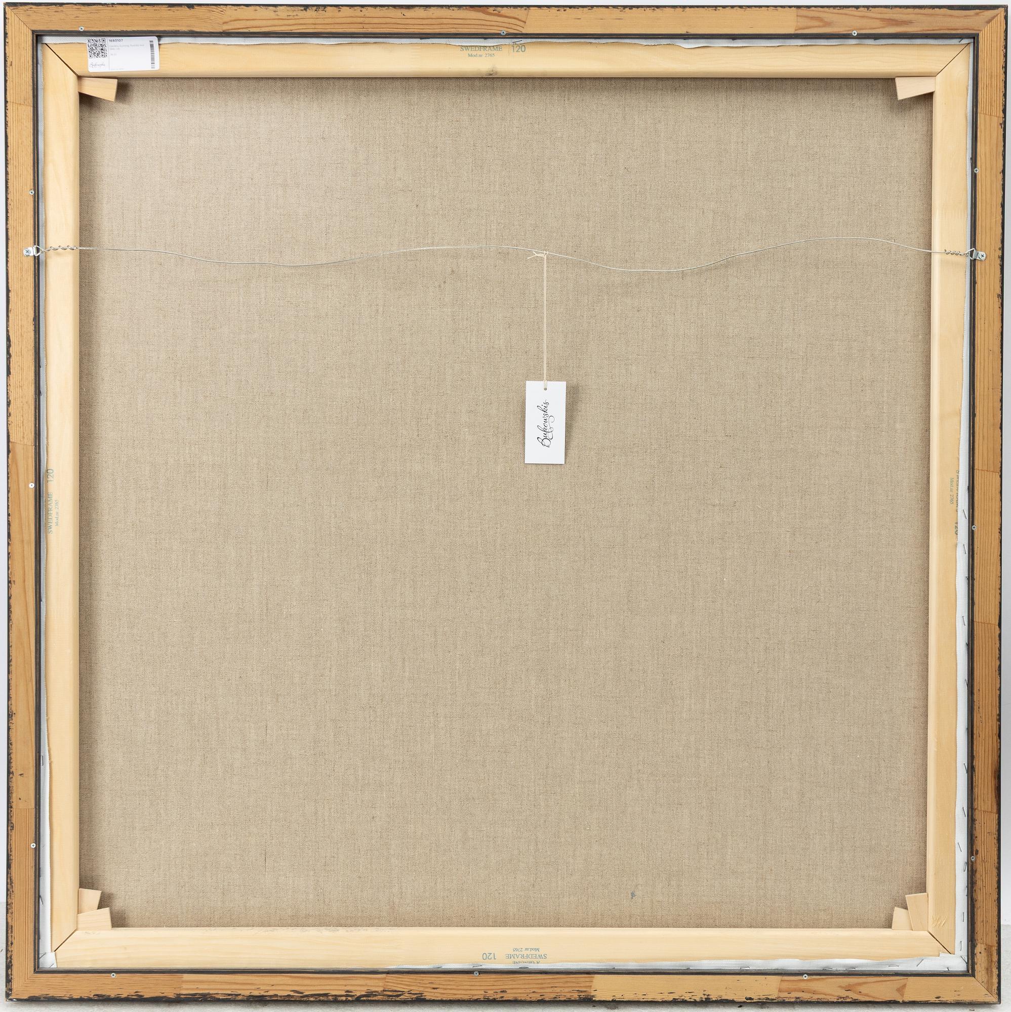 Carolina Gynning, Porträtt mot blå fond.