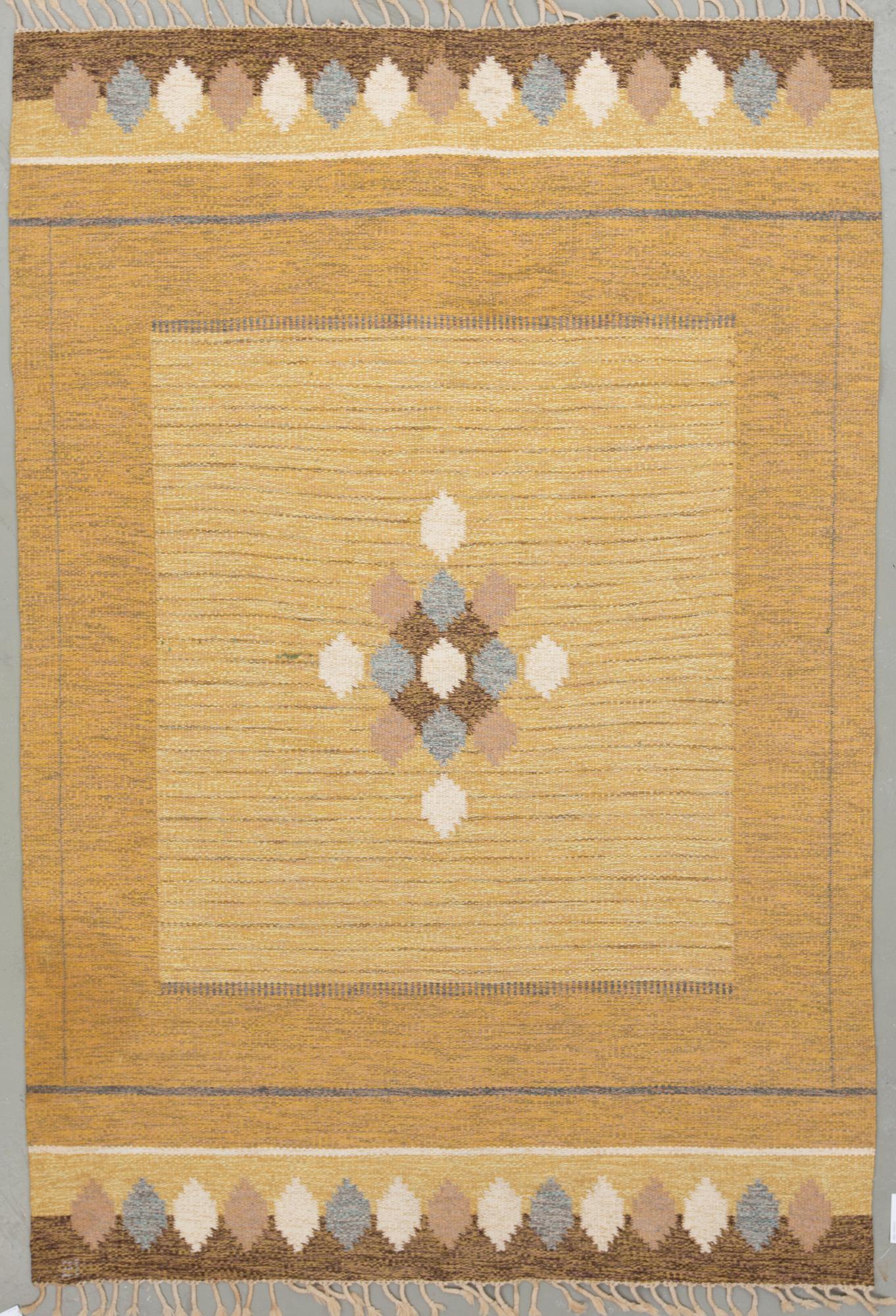 MATTA, rölakan. Ingegerd Silow, signerad IS. Ca 245x168 cm.