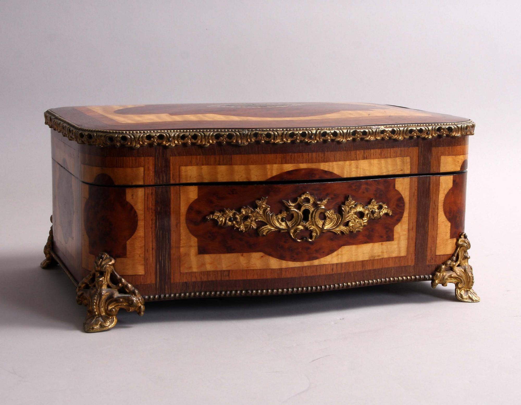 SCHATULL, märkt P Sormani, Paris. 1800-talets andra hälft.