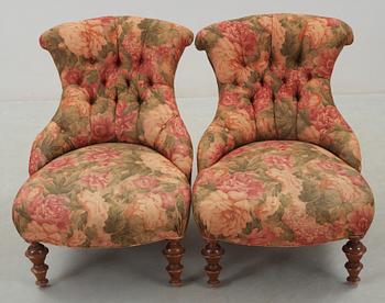 EMMAFÅTÖLJER, ett par, omkring år 1900.