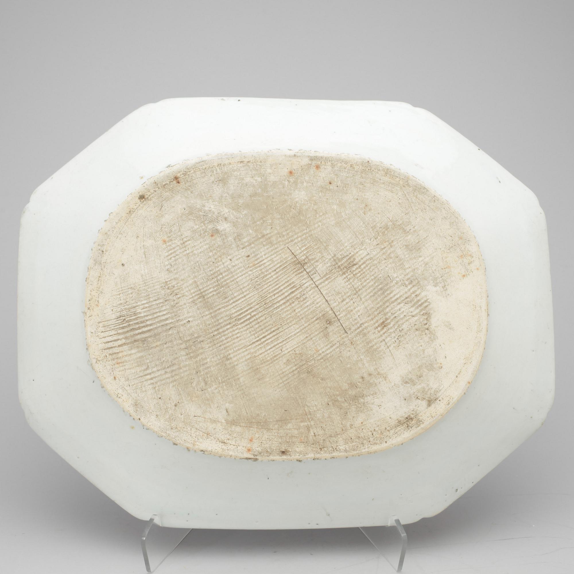 STEKFAT, porslin, Qingdynastin, Jiaqing (1796-1820).