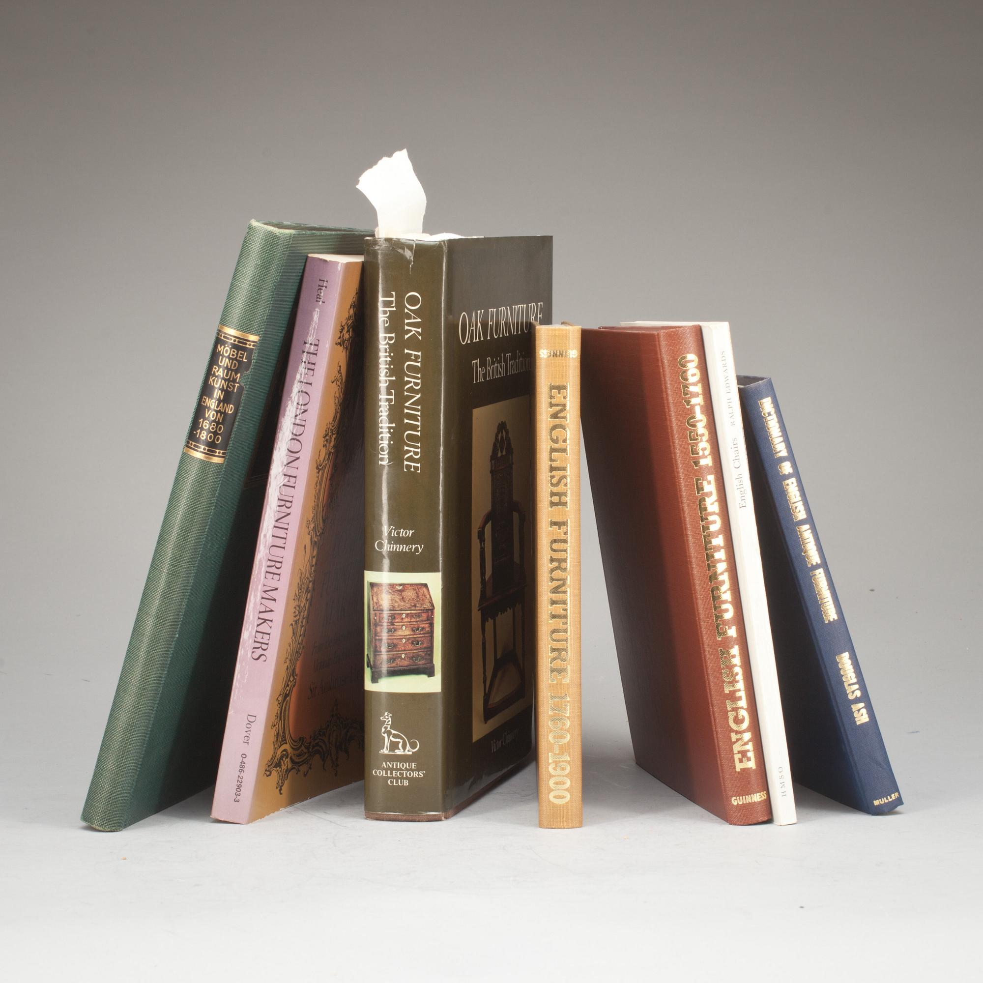 PARTI ENGELSKA MÖBELBÖCKER, 7 st. Bl.a. "Oak Funiture" av Victor Chinnery, Suffolk, 1980.
