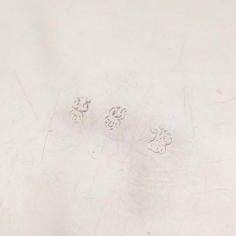 DOSA, silver, franska stämplar, sannolikt 1800-tal. Vikt ca 164 gram.