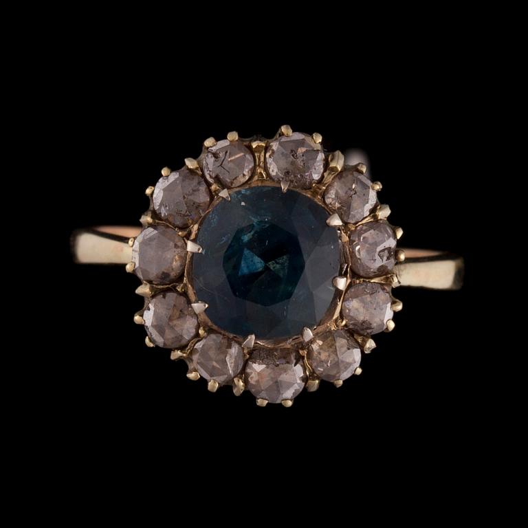 RING, 14K guld (56) safir samt diamanter, S:t Petersburg sekelskiftet 1800/1900, sovjetiska kontrollstämplar.Vikt 2,9 g.