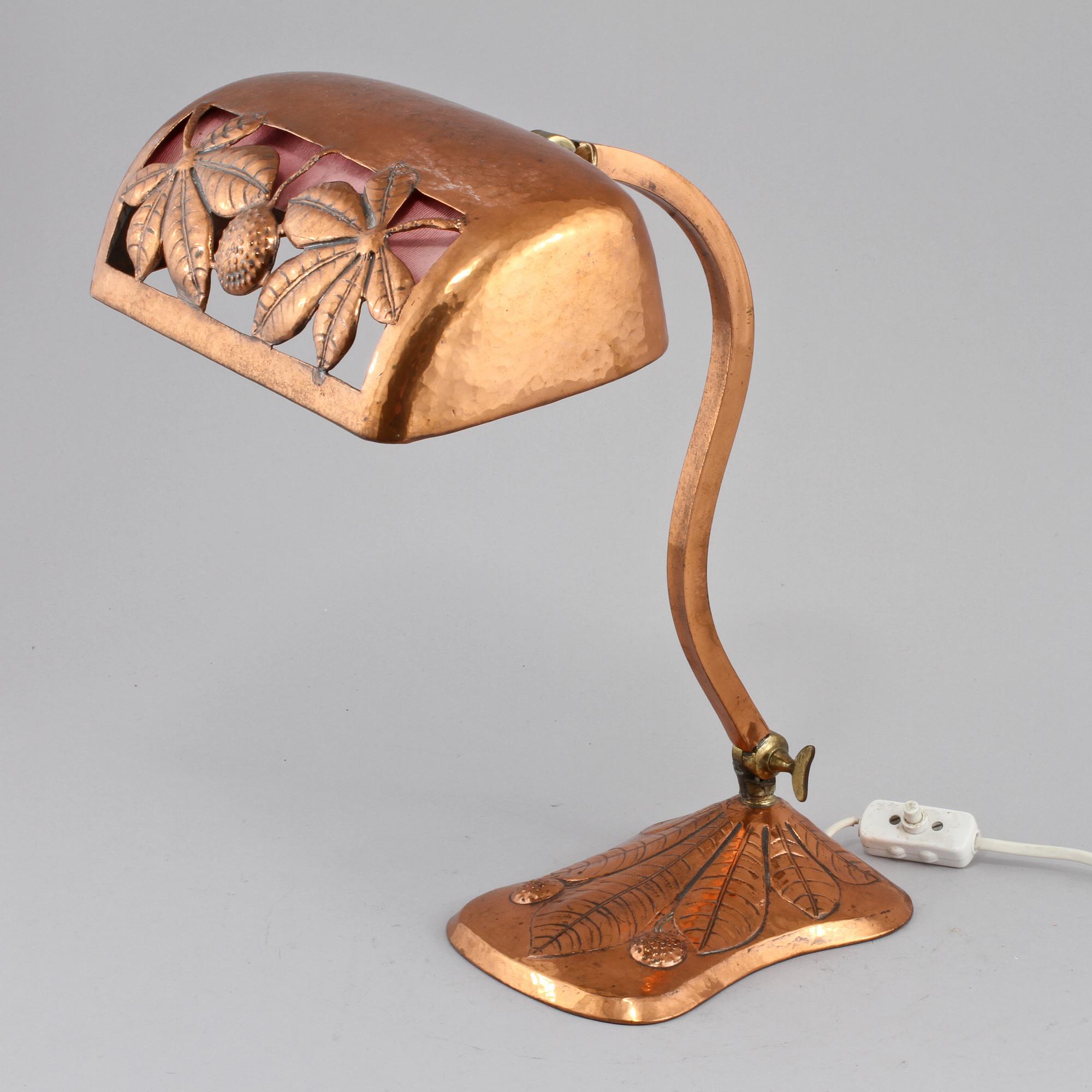 BORDSLAMPA, jugend, 1900-talets första kvartal.