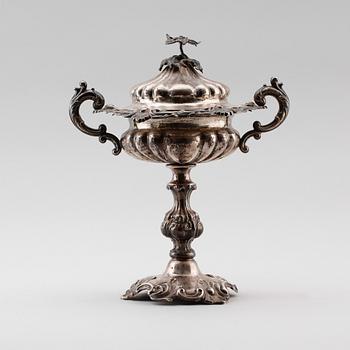 STRÖSOCKERSKÅL, silver, Gustaf Möllenborg, Stockholm 1856. Vikt ca 723 gram.