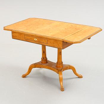SALONGSBORD, Karl Johan, 1800-talets första hälft.