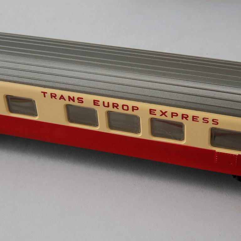 A Märklin train set with wagons, transformer, rails etc, Germany, second half of the 20th century.