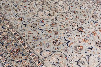 A carpet, Kashan, signed, ca 404 x 280 cm.